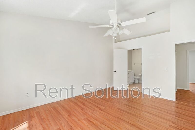 Beautiful Updated 2/1.5 Condo property image