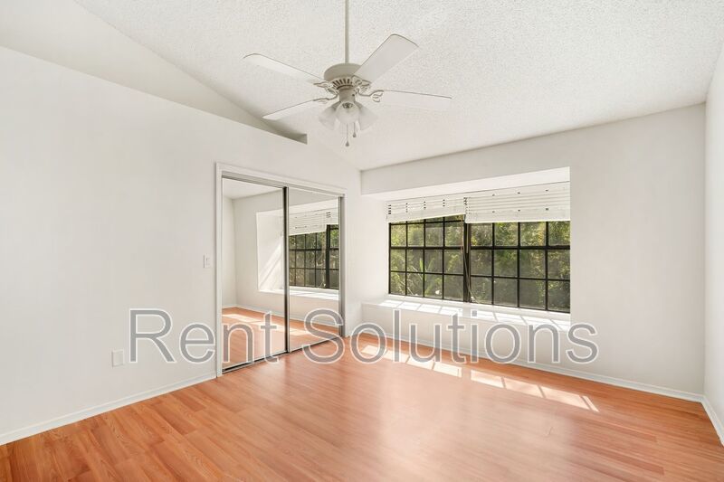 Beautiful Updated 2/1.5 Condo property image