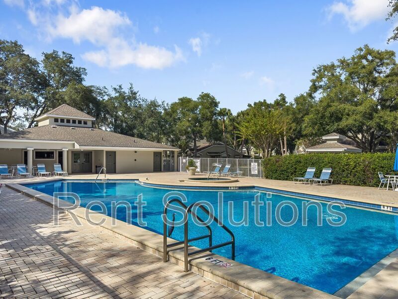 Beautiful Updated 2/1.5 Condo property image