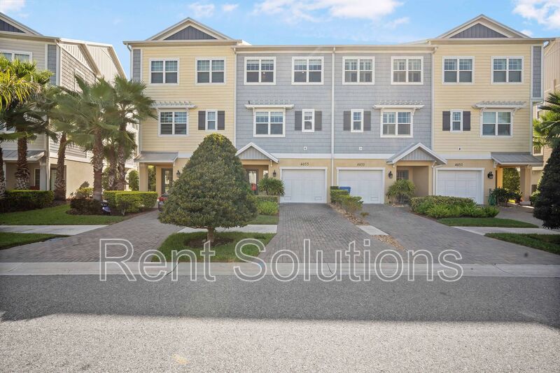 Stunning 3-Bedroom Townhome in Rocky Point – Modern Living Minutes from Westshore! property image