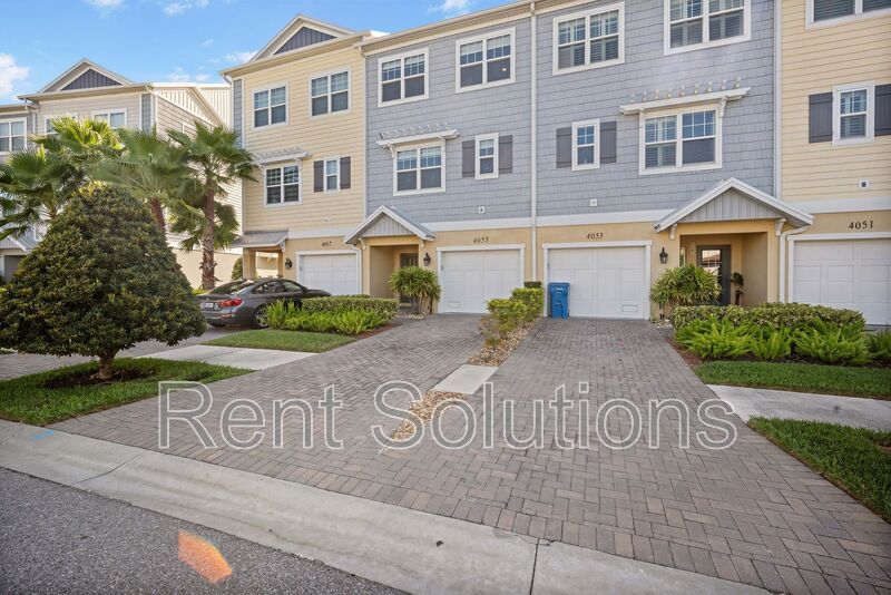 Stunning 3-Bedroom Townhome in Rocky Point – Modern Living Minutes from Westshore! property image