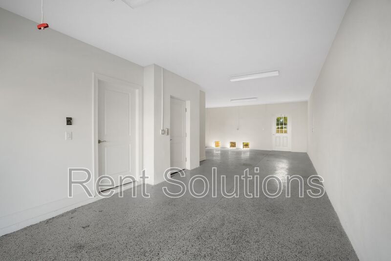 Stunning 3-Bedroom Townhome in Rocky Point – Modern Living Minutes from Westshore! property image