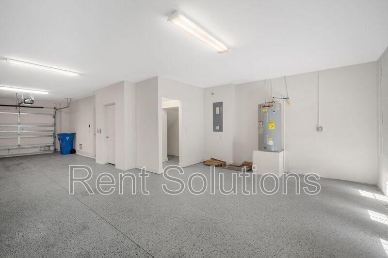 Stunning 3-Bedroom Townhome in Rocky Point – Modern Living Minutes from Westshore! property image