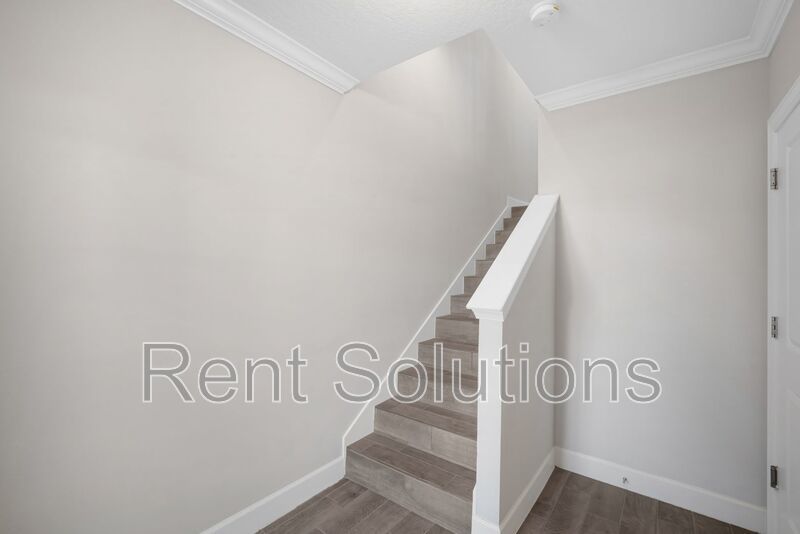 Stunning 3-Bedroom Townhome in Rocky Point – Modern Living Minutes from Westshore! property image