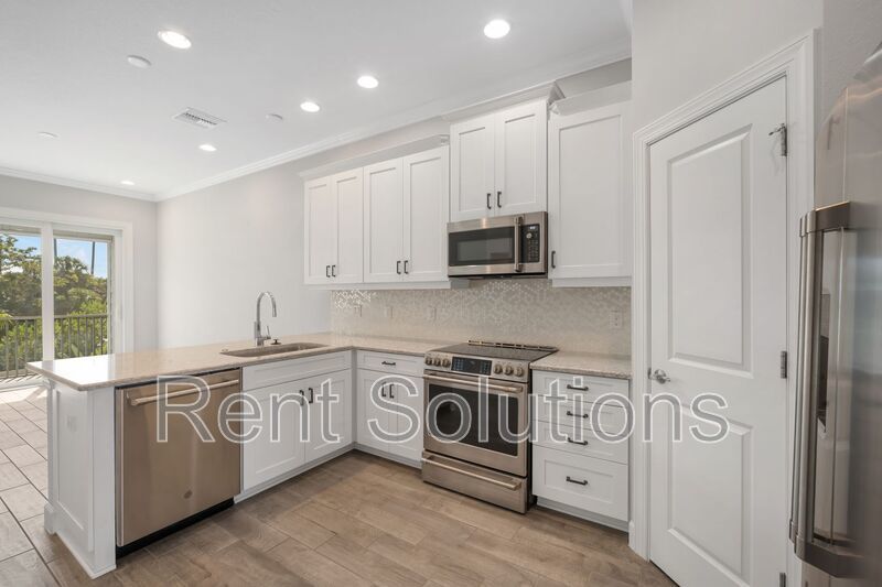 Stunning 3-Bedroom Townhome in Rocky Point – Modern Living Minutes from Westshore! property image