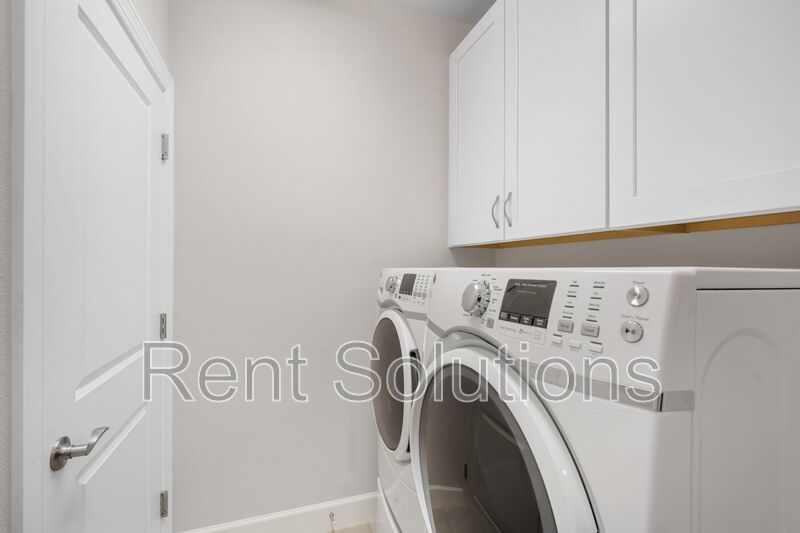 Stunning 3-Bedroom Townhome in Rocky Point – Modern Living Minutes from Westshore! property image