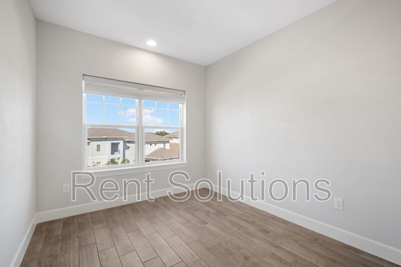 Stunning 3-Bedroom Townhome in Rocky Point – Modern Living Minutes from Westshore! property image