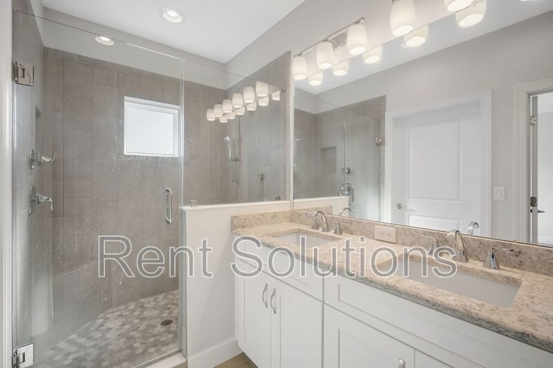 Stunning 3-Bedroom Townhome in Rocky Point – Modern Living Minutes from Westshore! property image