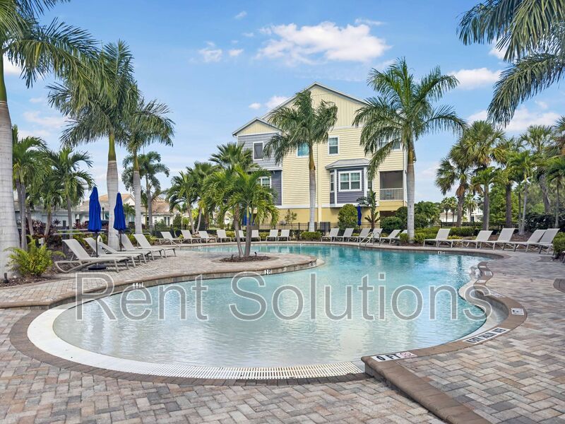 Stunning 3-Bedroom Townhome in Rocky Point – Modern Living Minutes from Westshore! property image