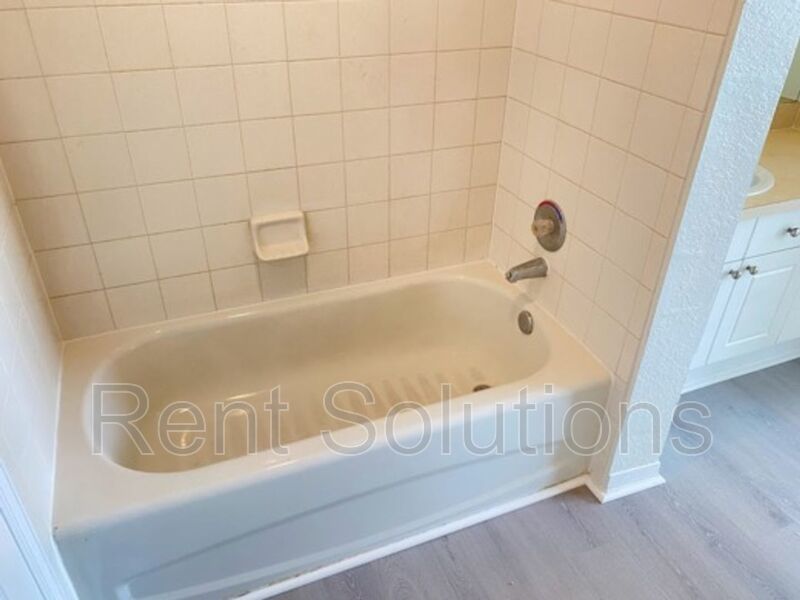 Modern 2-Bedroom Condo in Gated Resort-Style Community property image