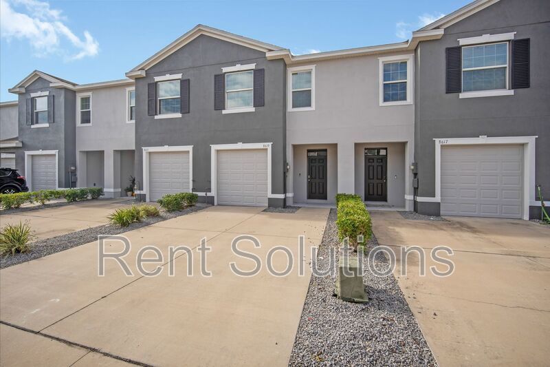 Charming 3-Bed, 2.5-Bath Townhome in Gated Community property image