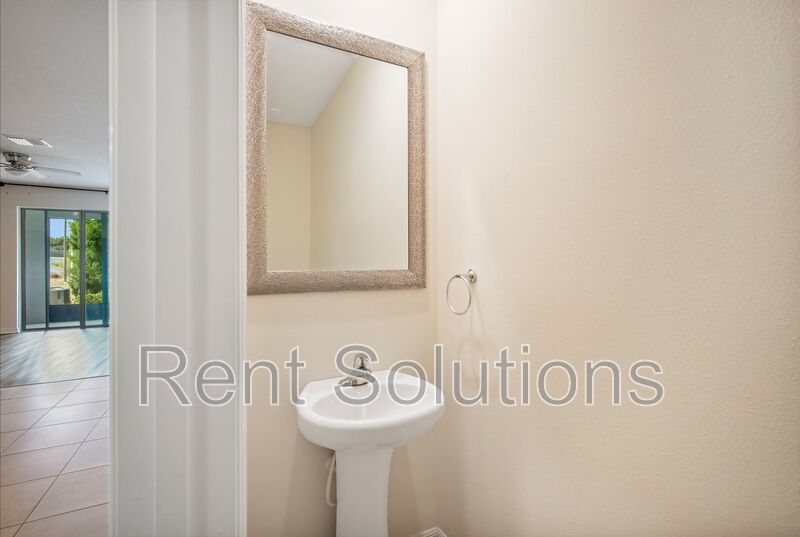 Charming 3-Bed, 2.5-Bath Townhome in Gated Community property image