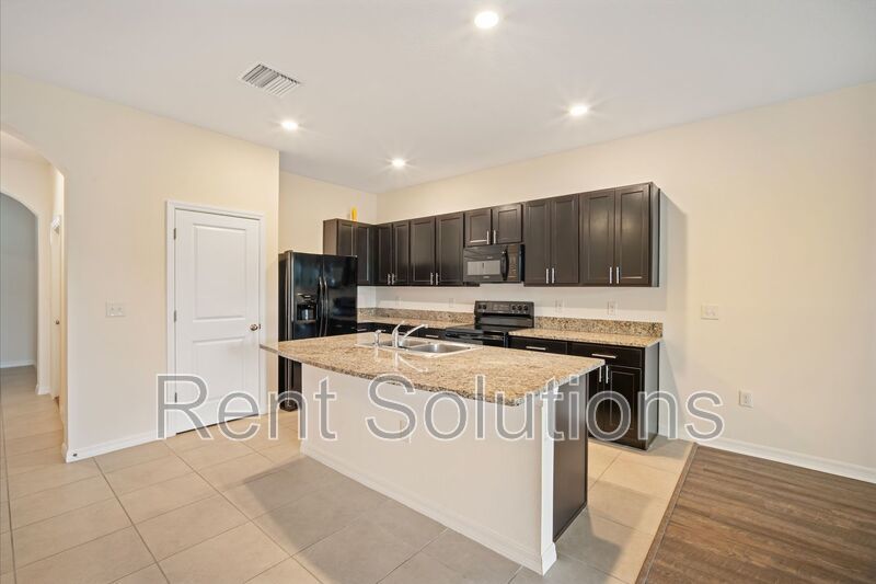 Charming 3-Bed, 2.5-Bath Townhome in Gated Community property image