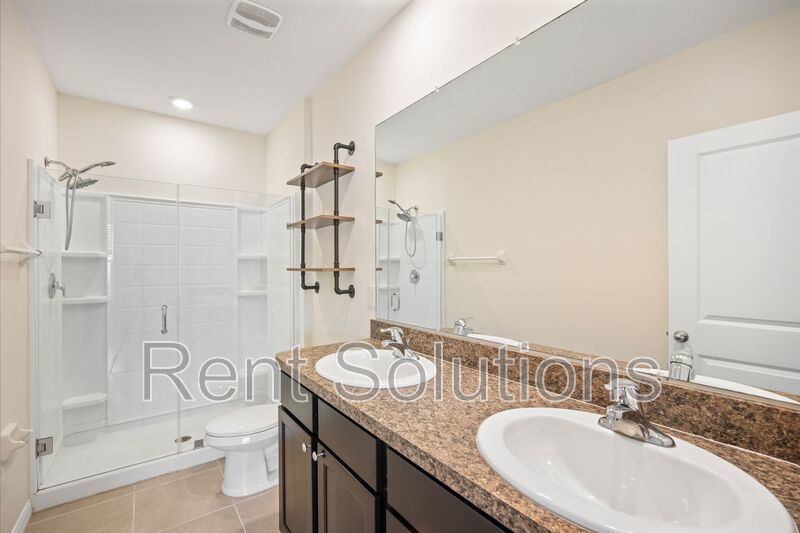 Charming 3-Bed, 2.5-Bath Townhome in Gated Community property image