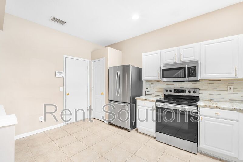 Beautiful 3-Bedroom Townhome in Gated Solana Bay Community property image