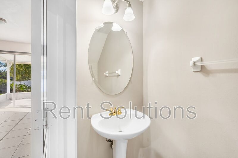 Beautiful 3-Bedroom Townhome in Gated Solana Bay Community property image