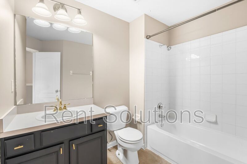 Beautiful 3-Bedroom Townhome in Gated Solana Bay Community property image