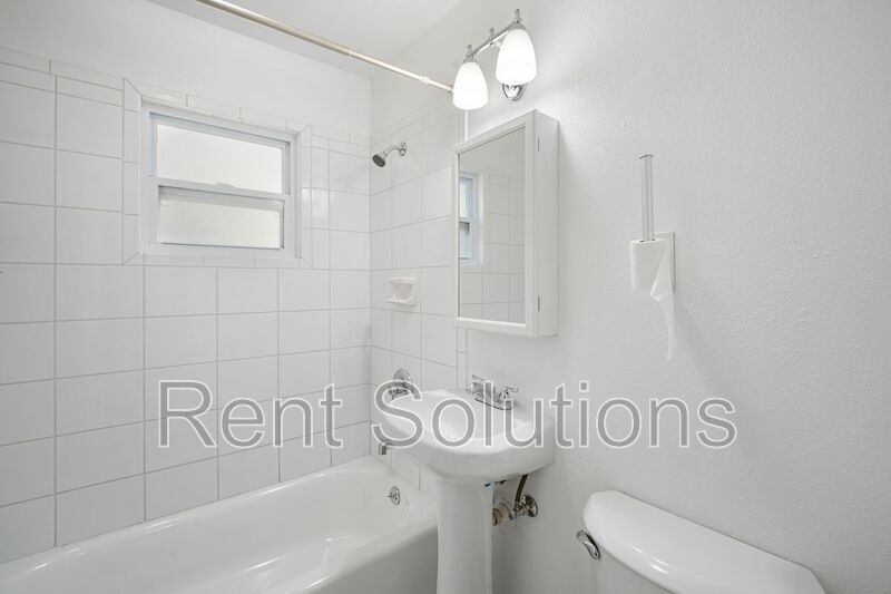 Renovated 3BR/2BA centrally located Tampa home. property image