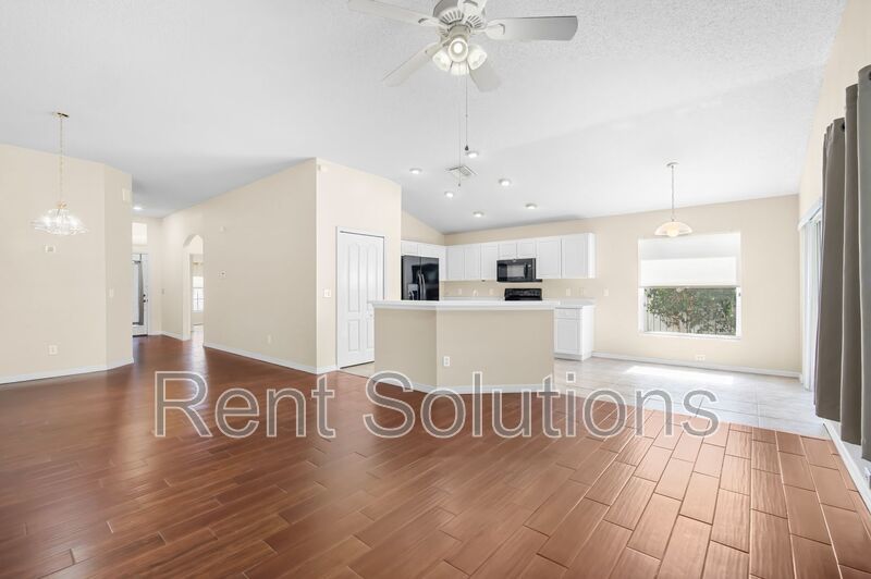 Beautiful 3BR/2BA home with 2 car garage in Villa Rosa! property image