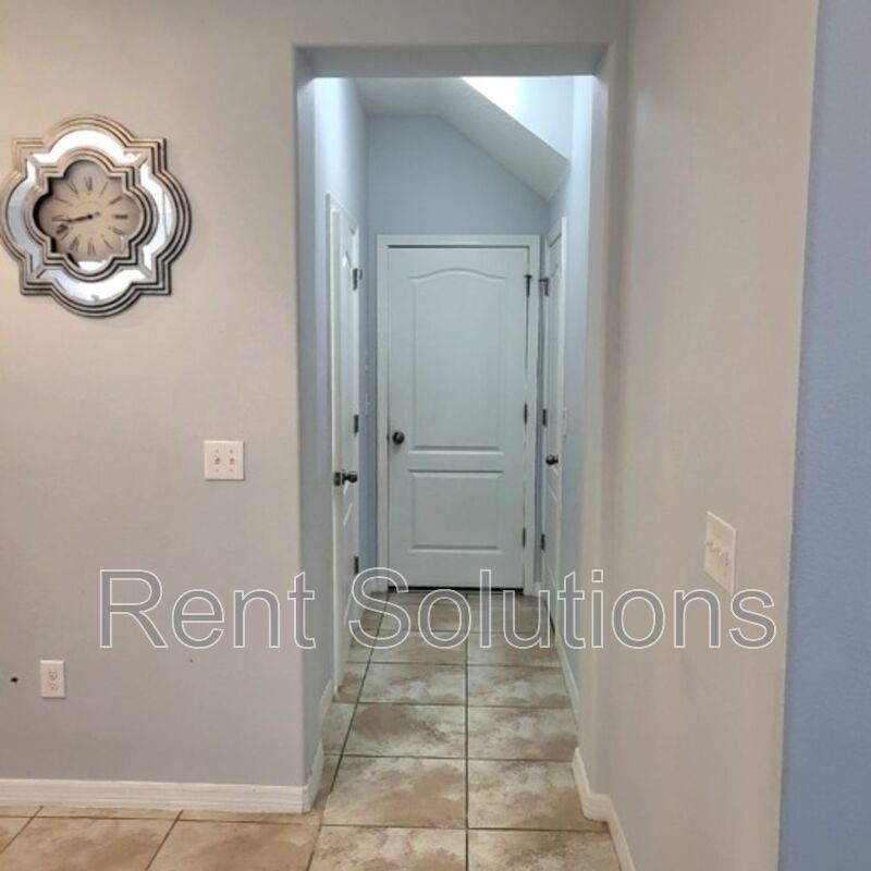 STUNNING CORNER 3 Beds/ 2.5 Bths Townhome situated on a conservation  in desirable Hammocks Community! property image