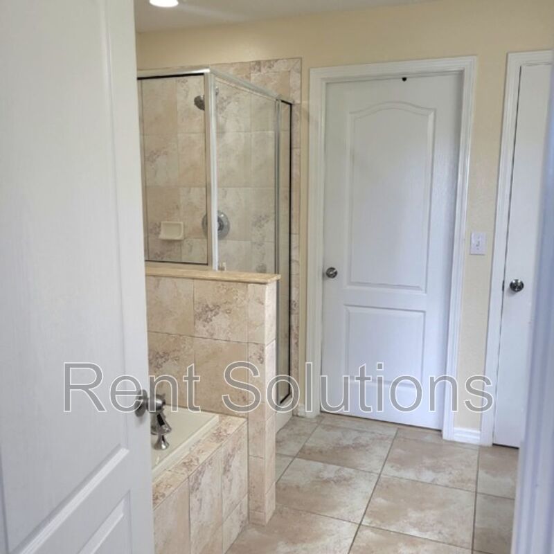 STUNNING CORNER 3 Beds/ 2.5 Bths Townhome situated on a conservation  in desirable Hammocks Community! property image