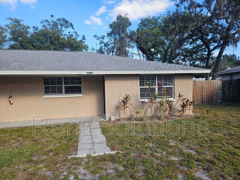 Charming 2-Bedroom, 1-Bathroom Duplex in Convenient Location property image