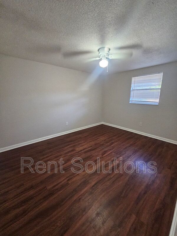 Charming 2-Bedroom, 1-Bathroom Duplex in Convenient Location property image