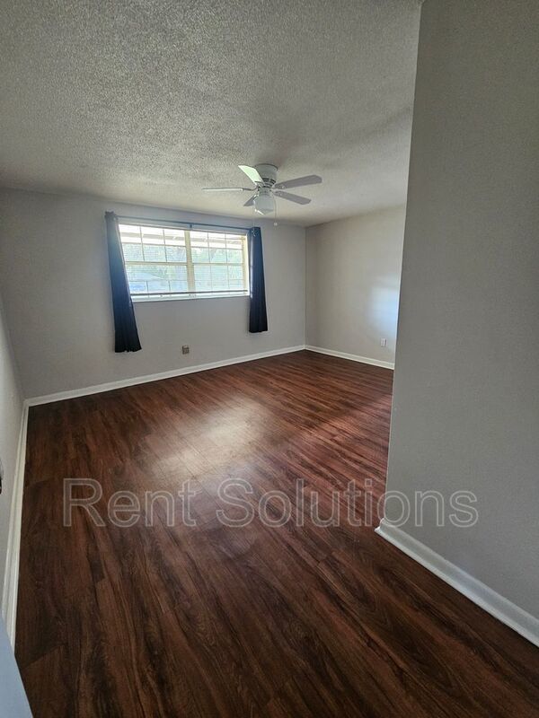 Charming 2-Bedroom, 1-Bathroom Duplex in Convenient Location property image