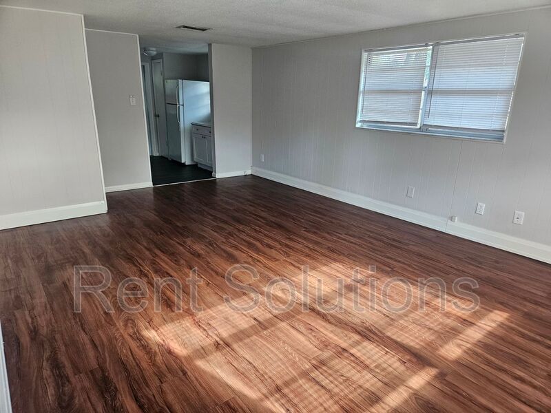 Charming 2-Bedroom, 1-Bathroom Duplex in Convenient Location property image