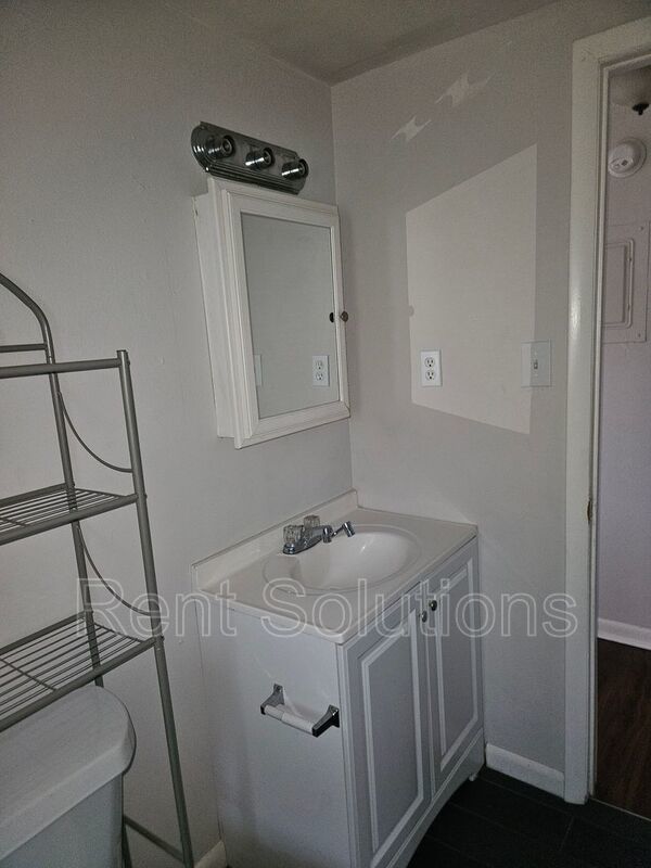 Charming 2-Bedroom, 1-Bathroom Duplex in Convenient Location property image