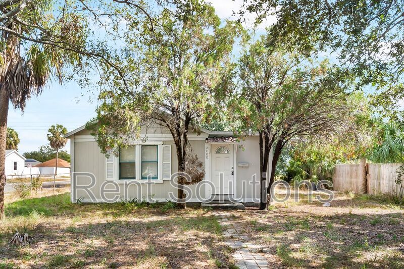 Charming 2 Bed, 2 Bath Newly Remodeled Home Corner Lot in St. Pete! property image