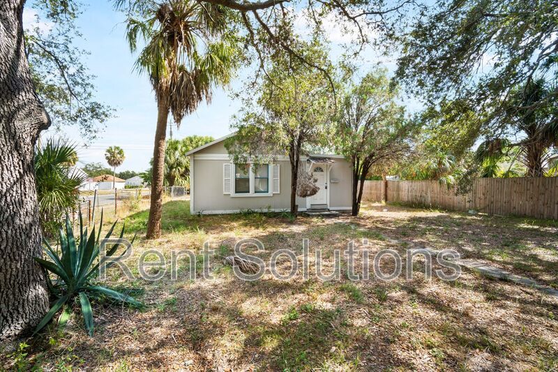 Charming 2 Bed, 2 Bath Newly Remodeled Home Corner Lot in St. Pete! property image