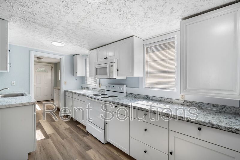 Charming 2 Bed, 2 Bath Newly Remodeled Home Corner Lot in St. Pete! property image