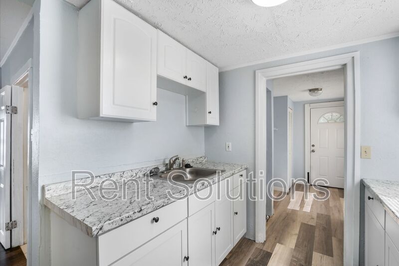 Charming 2 Bed, 2 Bath Newly Remodeled Home Corner Lot in St. Pete! property image