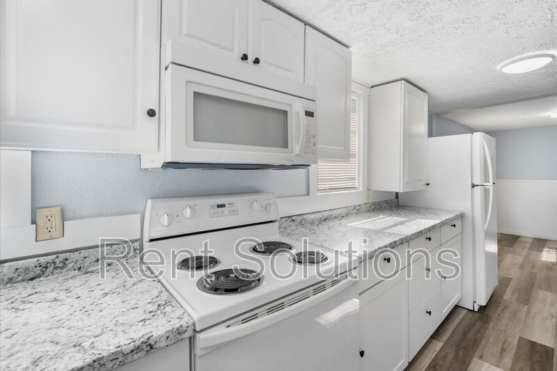 Charming 2 Bed, 2 Bath Newly Remodeled Home Corner Lot in St. Pete! property image