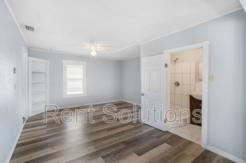 Charming 2 Bed, 2 Bath Newly Remodeled Home Corner Lot in St. Pete! property image