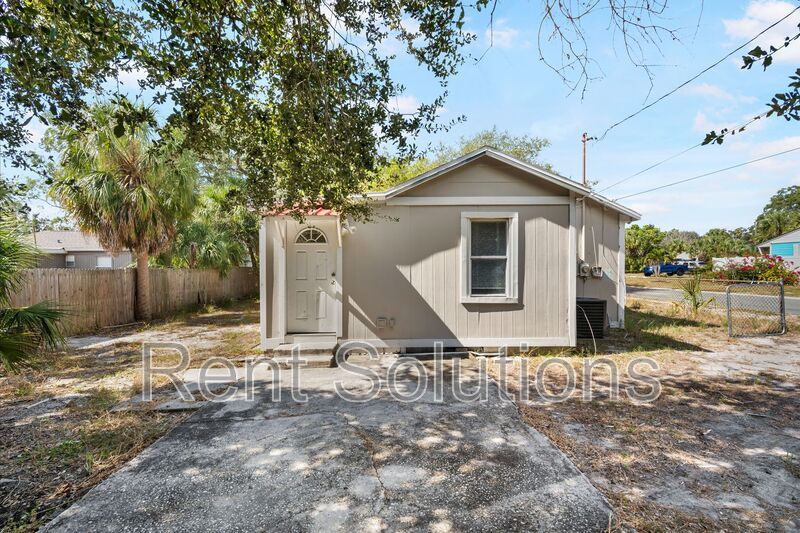 Charming 2 Bed, 2 Bath Newly Remodeled Home Corner Lot in St. Pete! property image