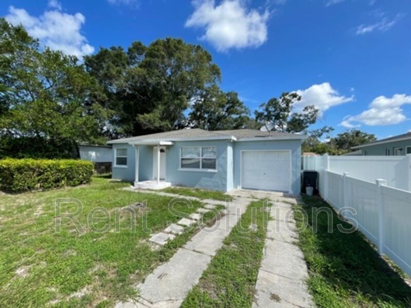 Beautifully 2 Bedroom 1 Bath Home in Sunny St Petersburg! property image