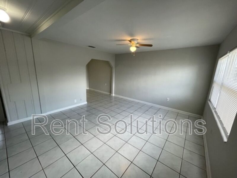 Beautifully 2 Bedroom 1 Bath Home in Sunny St Petersburg! property image
