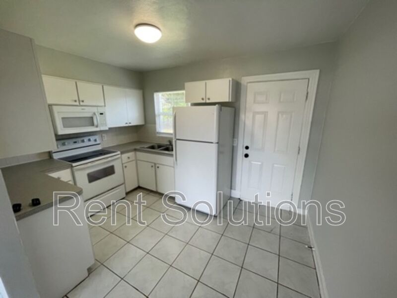 Beautifully 2 Bedroom 1 Bath Home in Sunny St Petersburg! property image