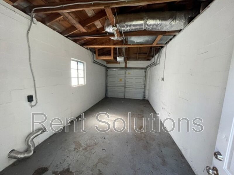 Beautifully 2 Bedroom 1 Bath Home in Sunny St Petersburg! property image