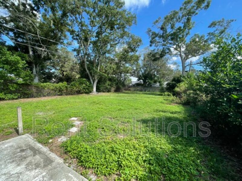 Beautifully 2 Bedroom 1 Bath Home in Sunny St Petersburg! property image
