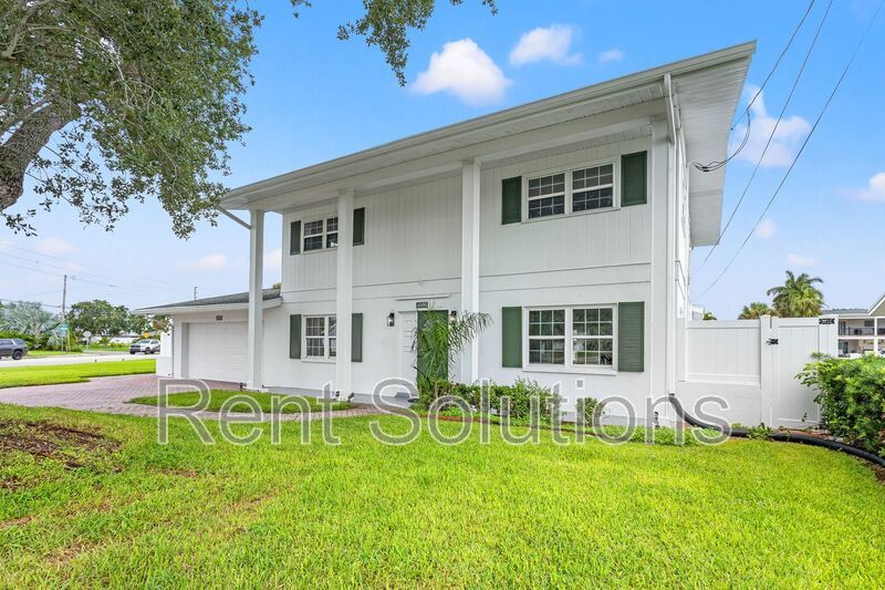 Turn-key Luxury Waterfront Living in Patrician Point! property image