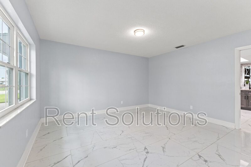 Turn-key Luxury Waterfront Living in Patrician Point! property image