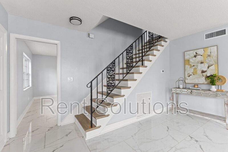 Turn-key Luxury Waterfront Living in Patrician Point! property image