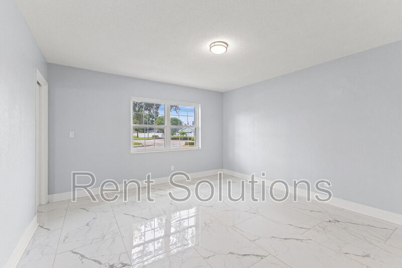 Turn-key Luxury Waterfront Living in Patrician Point! property image