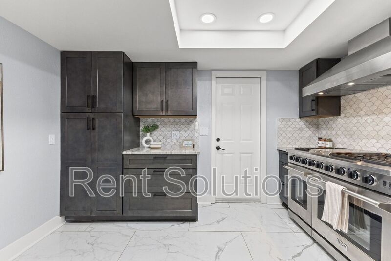 Turn-key Luxury Waterfront Living in Patrician Point! property image