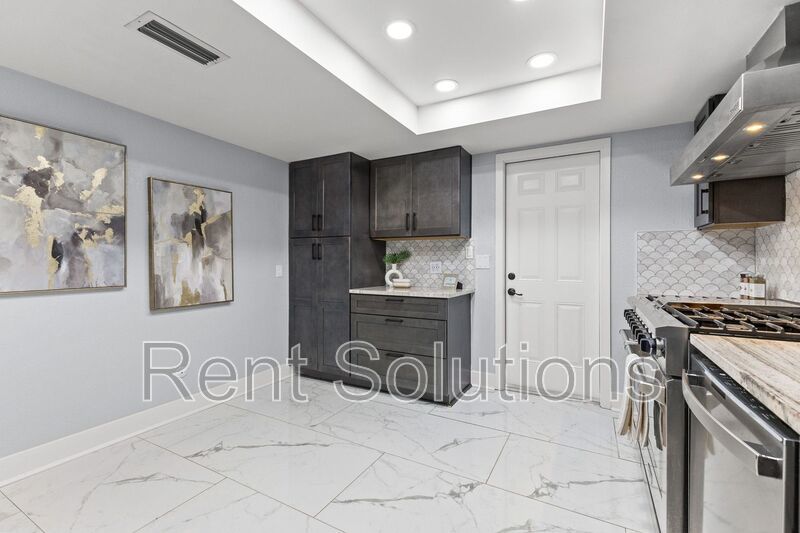 Turn-key Luxury Waterfront Living in Patrician Point! property image