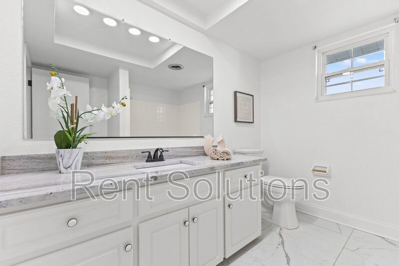 Turn-key Luxury Waterfront Living in Patrician Point! property image