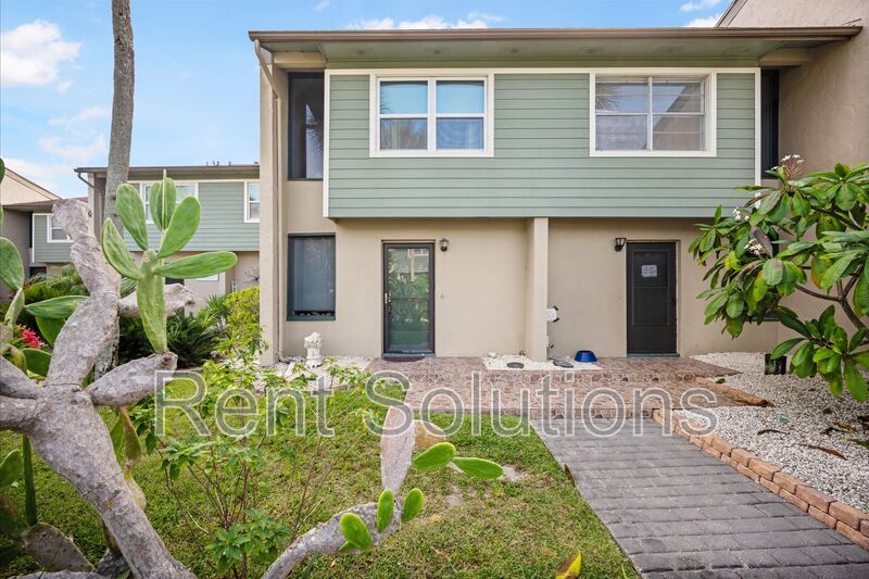 WATERFRONT LIVING IN A BEAUTIFUL 2-BEDROOM TOWNHOME property image
